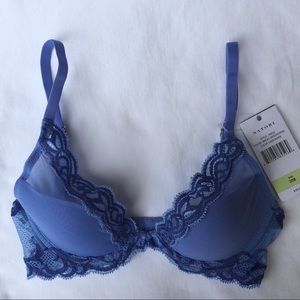Natori Feathers Bra. 30B. Blue. NWT